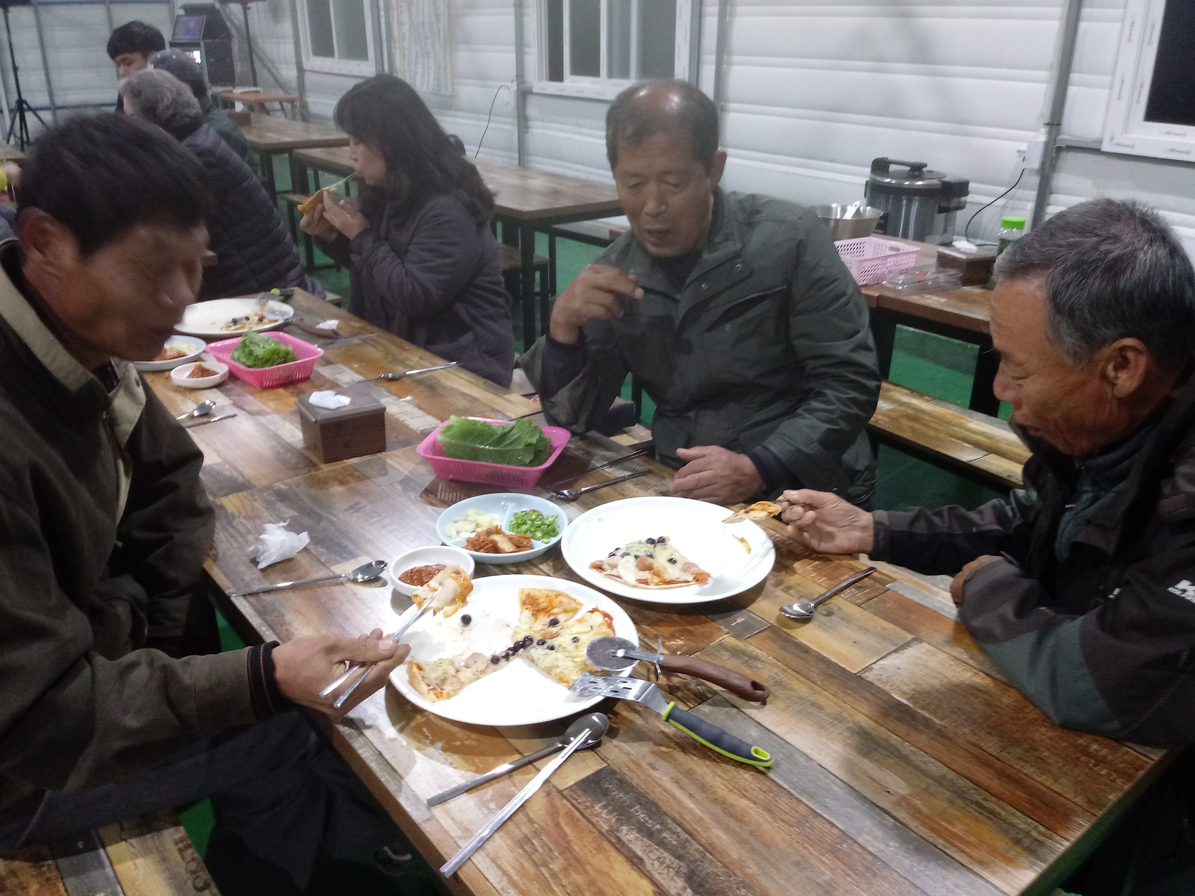 저녁식사(빙기실마을에서) 우리마을 참석자들